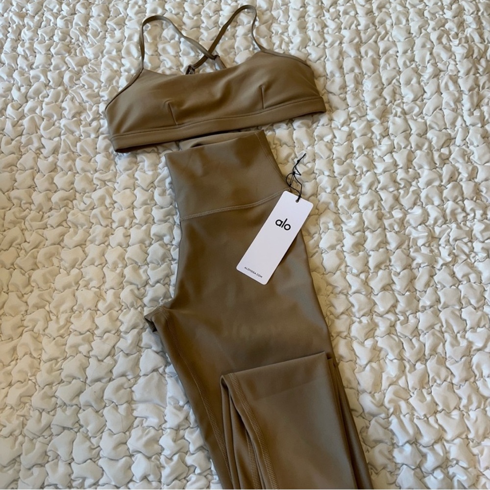 ALO Yoga Tan Sports Bra and Leggings Set Size Medium